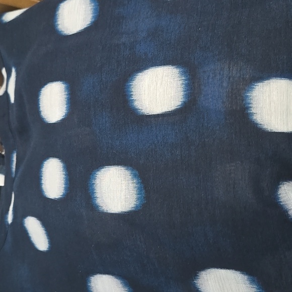 CHICO's Polka Dot Pleat Sleeve Blouse Navy White Shibori Style Dots Sz 1 MEDIUM - Picture 16 of 16